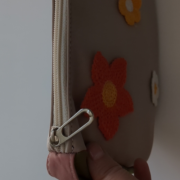 Y2K-Inspired Handbag - Picture 4 of 5